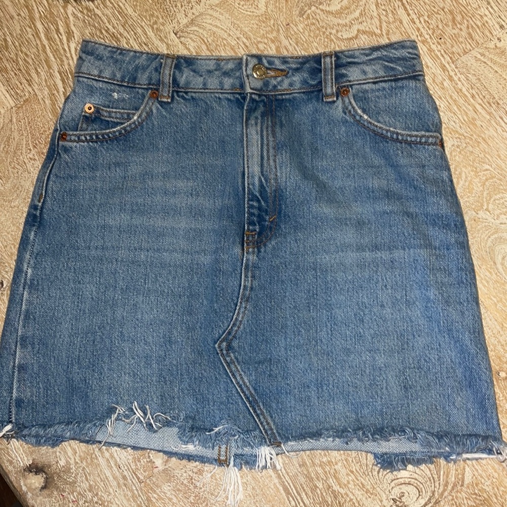TopShop Mid Rise Cut Off Mini Jean Skirt Size 6 Denim